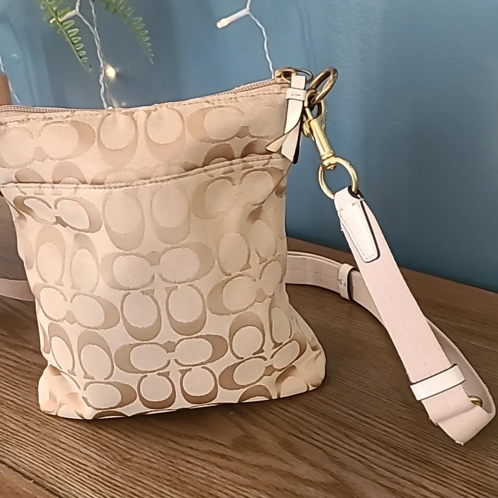 Coach Beige and Cream Crossbody Bag - Picture 4 of 16